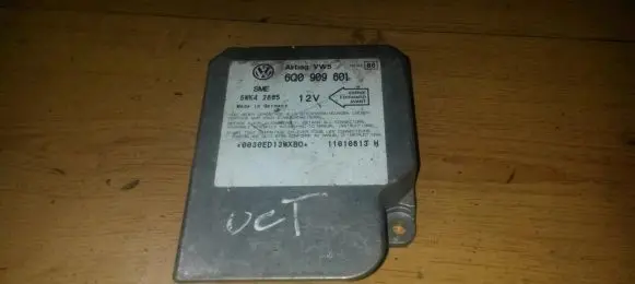 Skoda Octavia Mk1 (1U) Airbag control unit/module 1C0909601 5wk43120