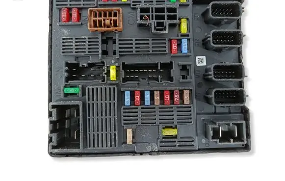 Renault Scenic III - Grand scenic III Fuse module 284B67924R 0331190100485 2840207903300
