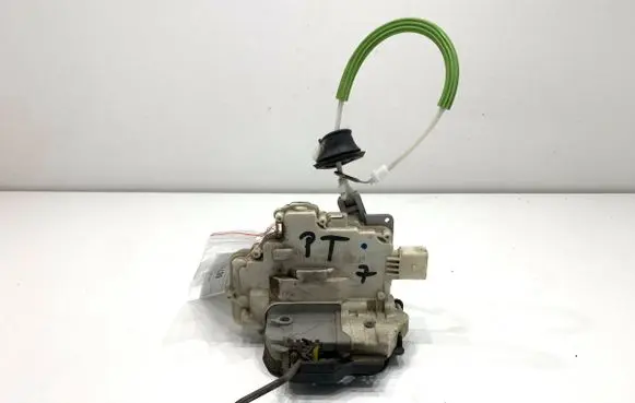 Audi A3 S3 8P Rear door lock 4F0839016