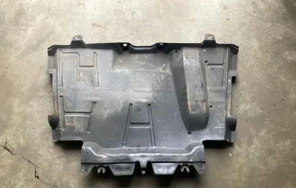 Jeep Grand Cherokee (WK) Engine splash shield/under tray 55197175AA