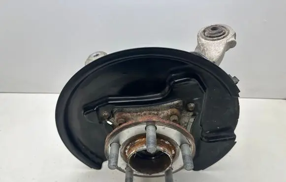 Ford Mustang VI Front wheel hub FR3C58758BD