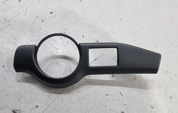 Dashboard glove box trim