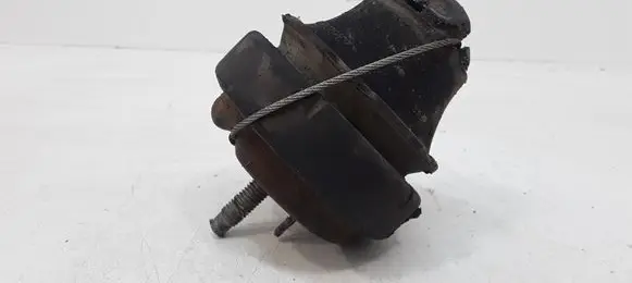 Volvo V70 Engine mount bracket