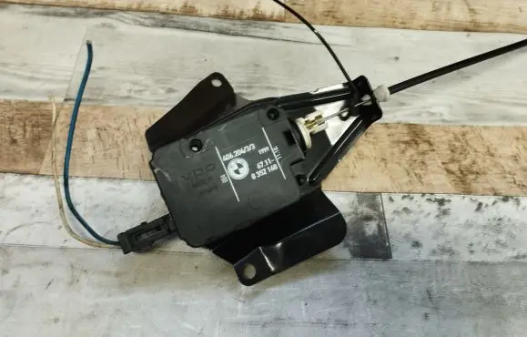 BMW 5 E39 Central locking motor 67118352168 8352168