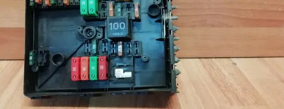 Volkswagen Touran I Fuse module 1K0937125A