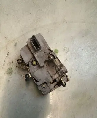 Citroen Berlingo Front door lock 9889