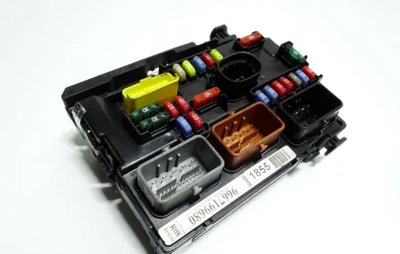Peugeot 307 Fuse module 9667199680