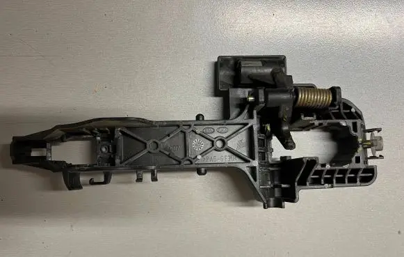 KIA Ceed Rear door exterior handle/bracket 