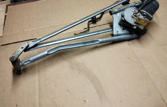 Chrysler Crossfire Front wiper linkage and motor A1708240105