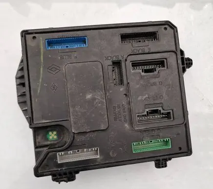 Renault Megane III Fuse module 284B10485R S180071201C