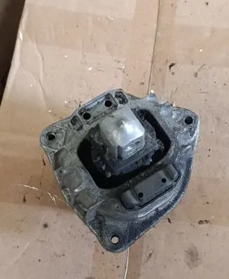 BMW 6 F06 Gran coupe Engine mount bracket 2211677737104 22116777371 6777371