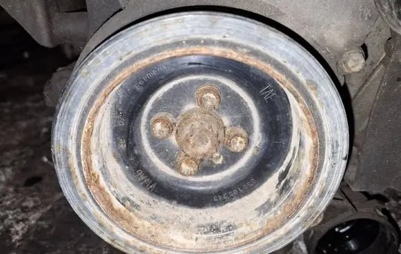 Volkswagen PASSAT B6 Crankshaft pulley 03g105243