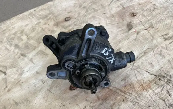 Volvo XC90 Vacuum pump 08658237