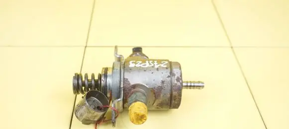 Audi A5 8T 8F Fuel injection high pressure pump 06J127025D 27SP29
