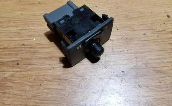 Wing mirror switch