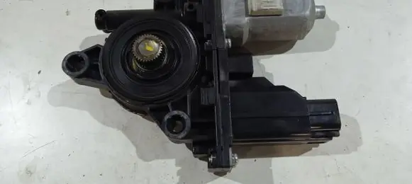 KIA Carens III Front door window regulator motor 82450A4010