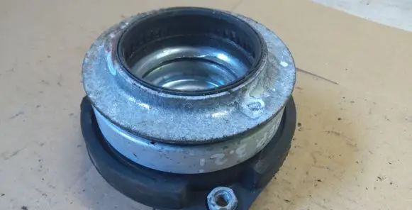 Volkswagen PASSAT B6 Coil spring mount 1K0412331A