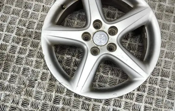 Toyota Avensis T250 R17 alloy rim 