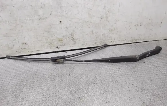 Mitsubishi Grandis Front wiper blade arm