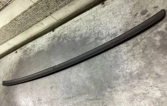 Tailgate/trunk spoiler