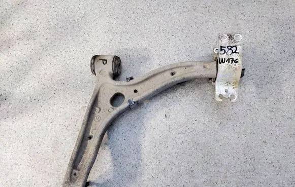 Mercedes-Benz A W176 Front lower control arm/wishbone 