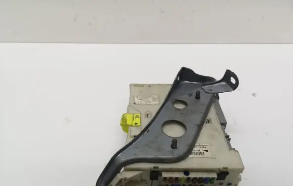 Lexus IS 220D-250-350 Fuse module 8273053023