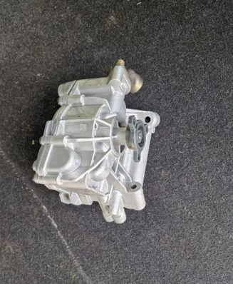 BMW 5 G30 G31 G38 Oil pump 8601072
