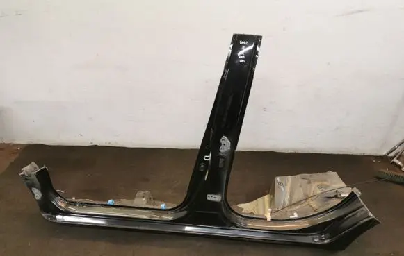 Toyota Yaris Front sill (body part) 