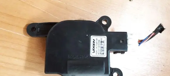 Hyundai Accent Air flap motor/actuator AA1D7000 D332CB5AA02