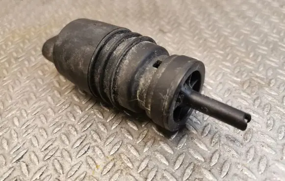 Mercedes-Benz E W211 Windscreen/windshield washer pump