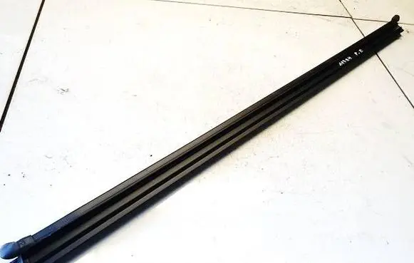 Volkswagen Polo VI Front door glass trim molding