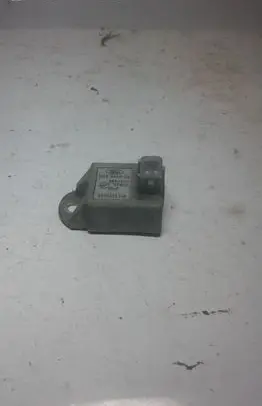 Ford Mondeo Mk III Ignition amplifier control unit 93AB12A019