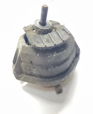 BMW 5 E60 E61 Engine mount bracket 6761092