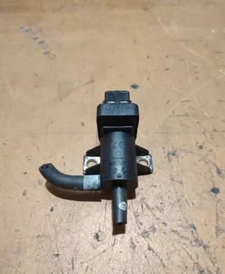 Nissan Juke I F15 Turbo solenoid valve 8200762162