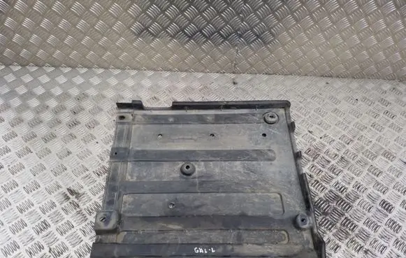 Center/middle under tray cover