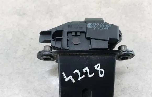 Skoda Roomster (5J) Tailgate lock latch 5J0827501B