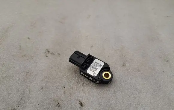 Toyota Auris 150 Airbag deployment crash/impact sensor 8983102060