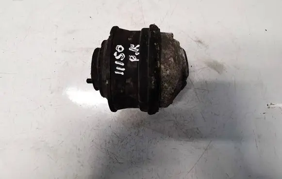Mercedes-Benz C W203 Engine mount bracket 