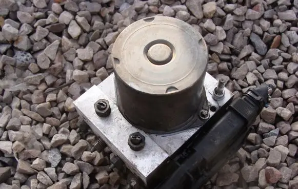 Nissan Primera ABS Pump 47660-BA000