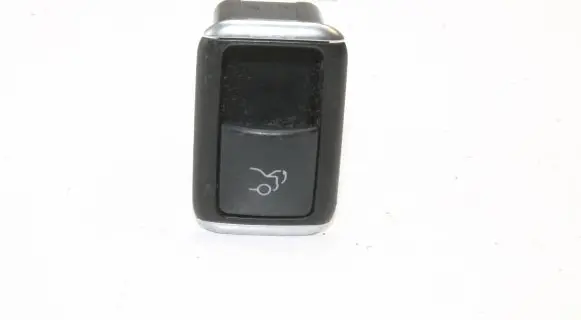 Mercedes-Benz E W212 Tailgate/boot open switch button A2079050051