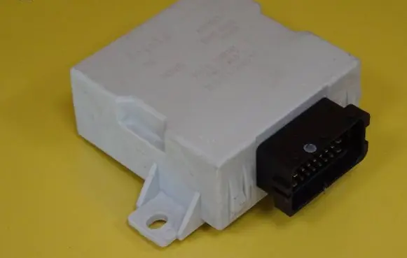Toyota Avensis T250 Window wiper relay 85940-05040 8594005040