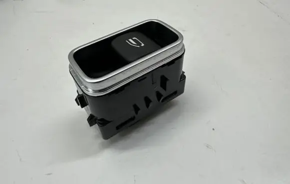 Mercedes-Benz CLA C118 X118 Electric window control switch A1679050201