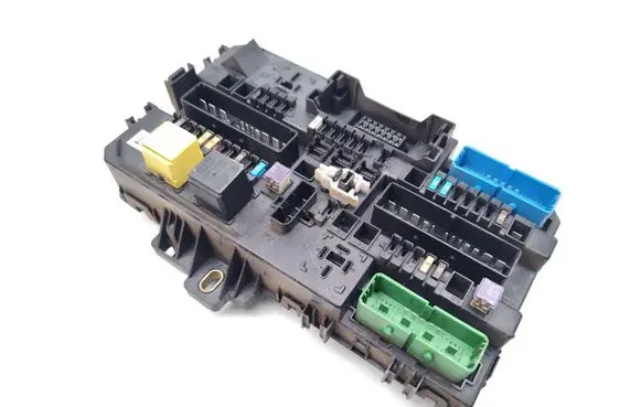 Opel Astra H Fuse module 13222173 5DK008669 5DK008669-33