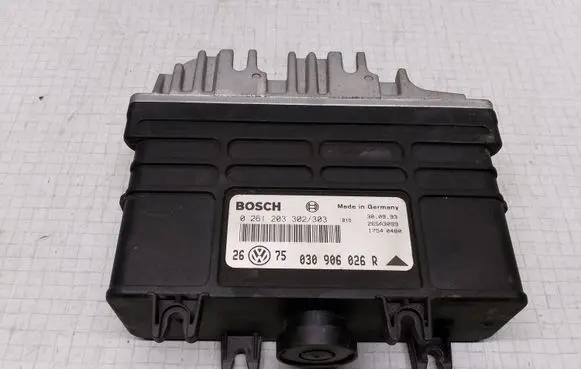 Volkswagen Golf III Engine control unit/module 030906026R 0261203302