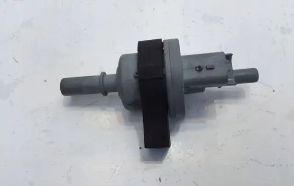 Citroen C4 III e-C4 Vacuum valve 9802009480