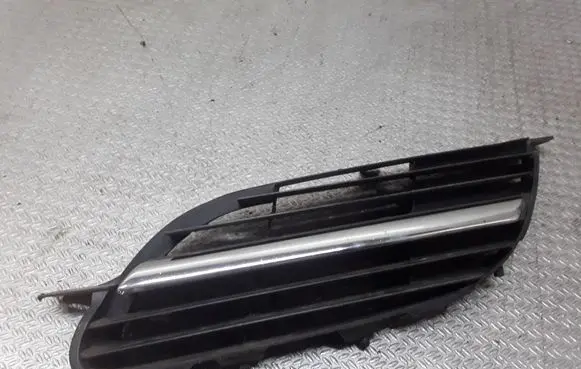 Nissan Almera Tino Front bumper upper radiator grill