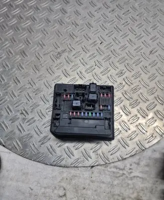 Nissan Qashqai Fuse module 284B7JD000 519228043 3288221575