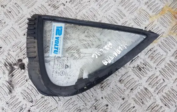 Rear vent window glass