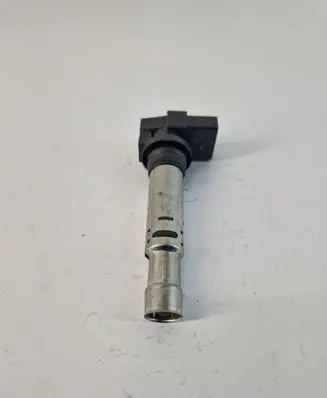 Volkswagen Touran I High voltage ignition coil 036905715E
