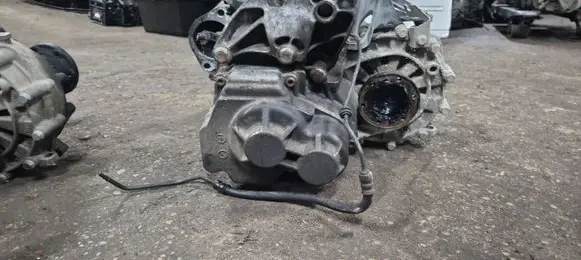 Volkswagen Touran I Manual 6 speed gearbox JYL 21047 370320